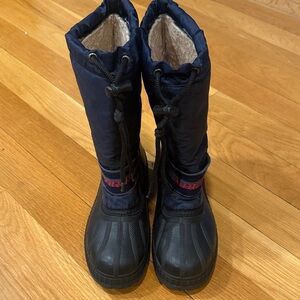 Kamik boys snow boots size 5 .